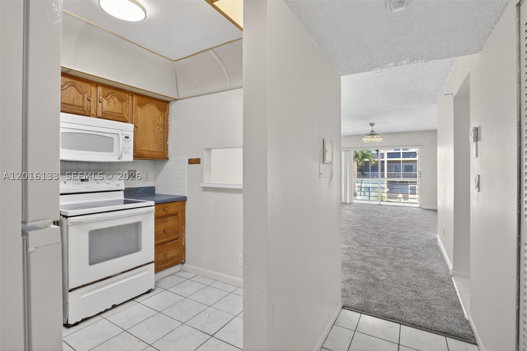 3048 E Sunrise Lakes Dr 220 Property Photo 6