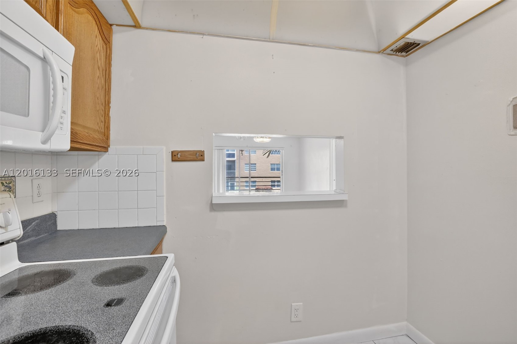 3048 E Sunrise Lakes Dr 220 Property Photo 8