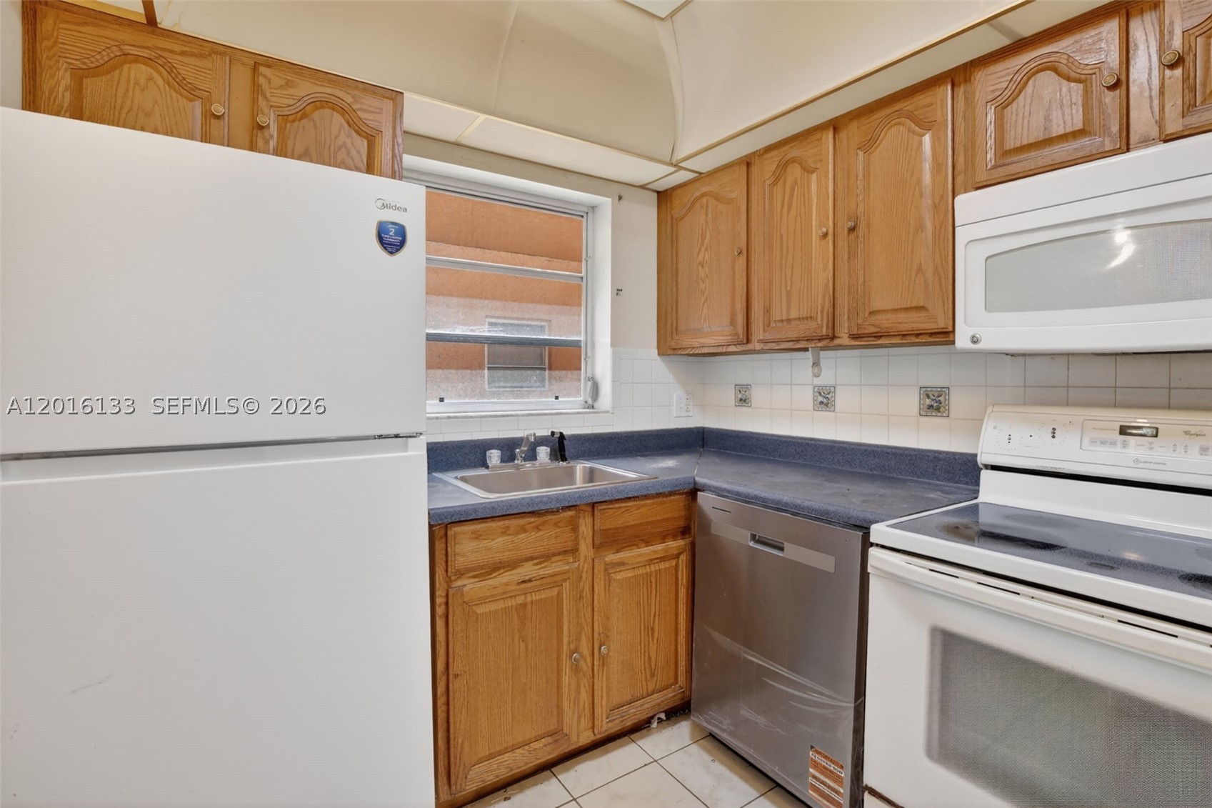 3048 E Sunrise Lakes Dr 220 Property Photo 10