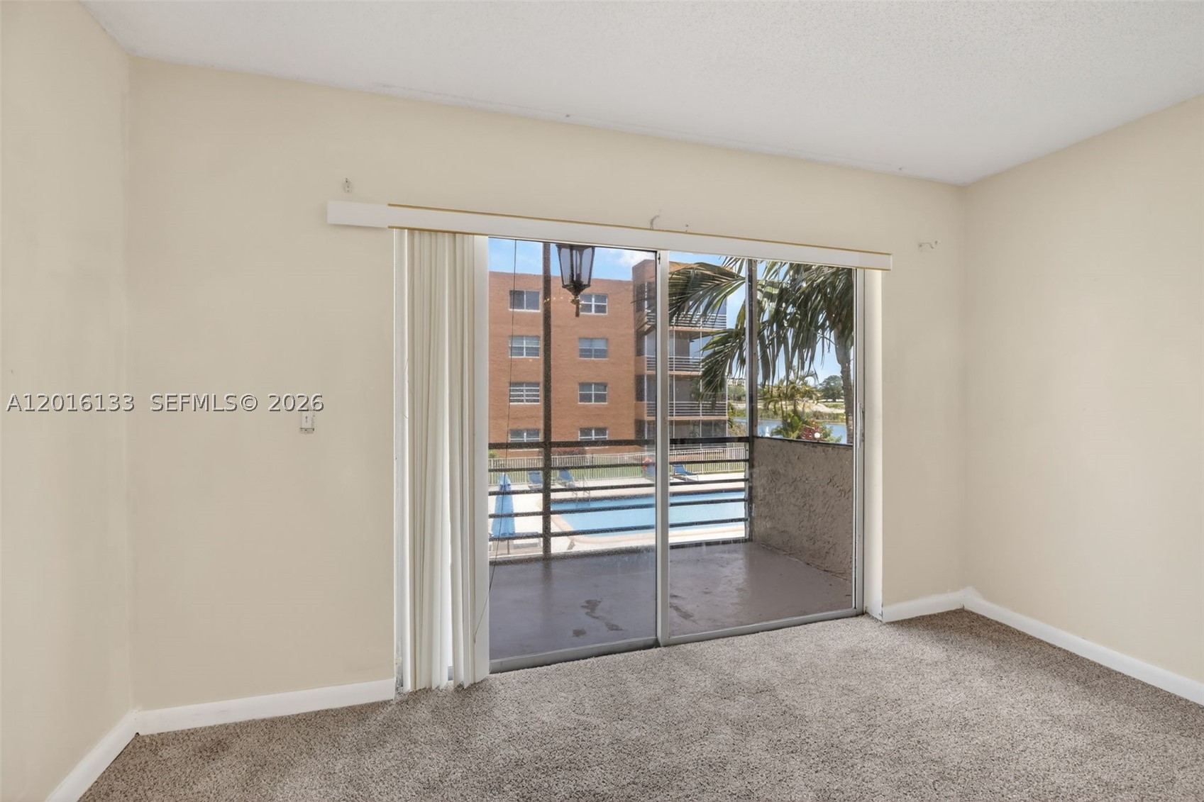 3048 E Sunrise Lakes Dr 220 Property Photo 18