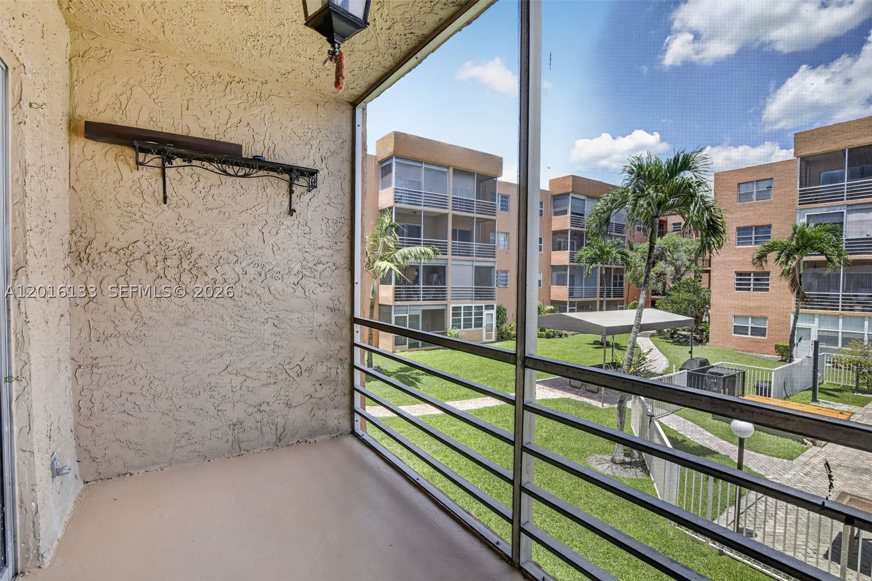 3048 E Sunrise Lakes Dr 220 Property Photo 33