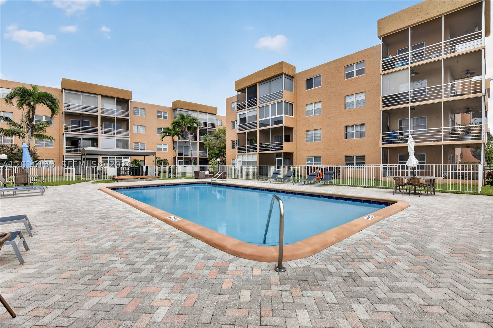 3048 E Sunrise Lakes Dr 220 Property Photo 39