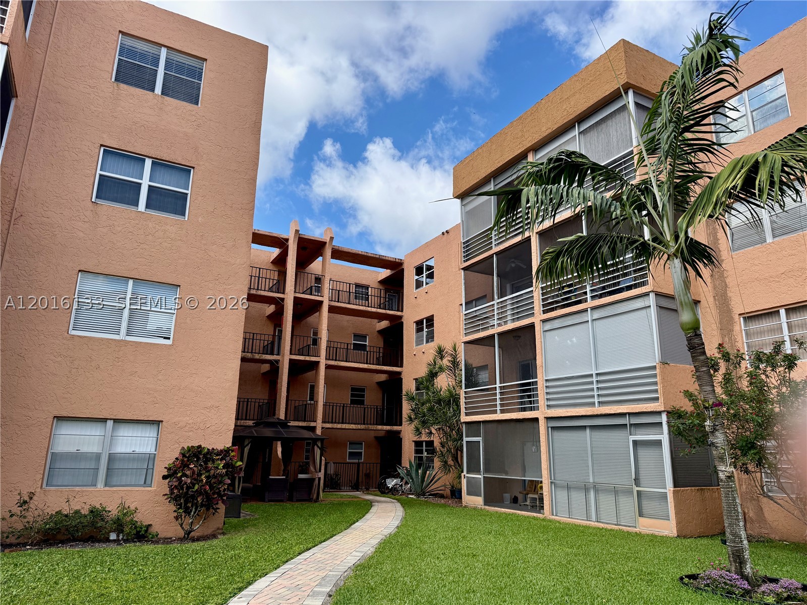 3048 E Sunrise Lakes Dr 220 Property Photo 43