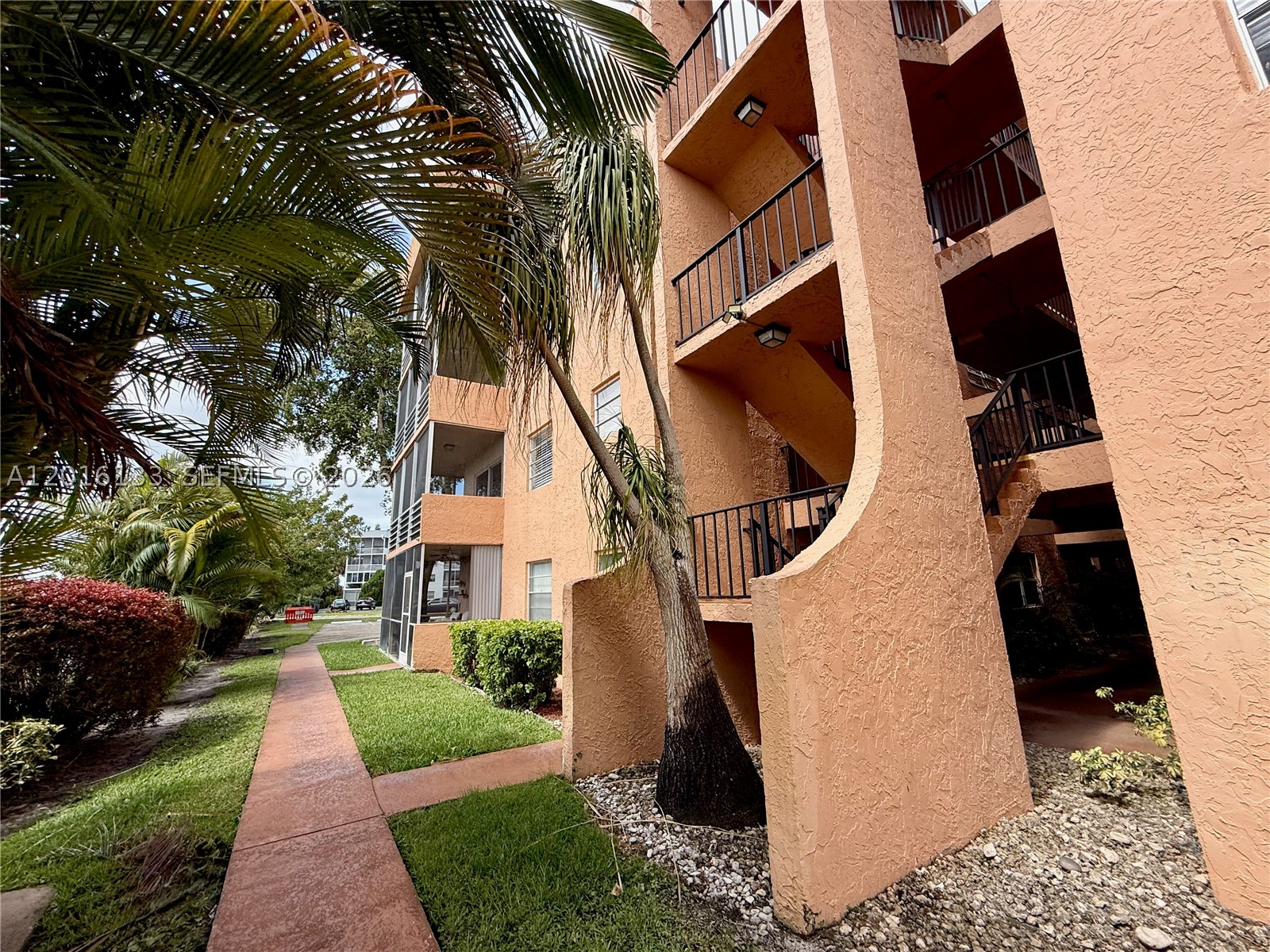 3048 E Sunrise Lakes Dr 220 Property Photo 50