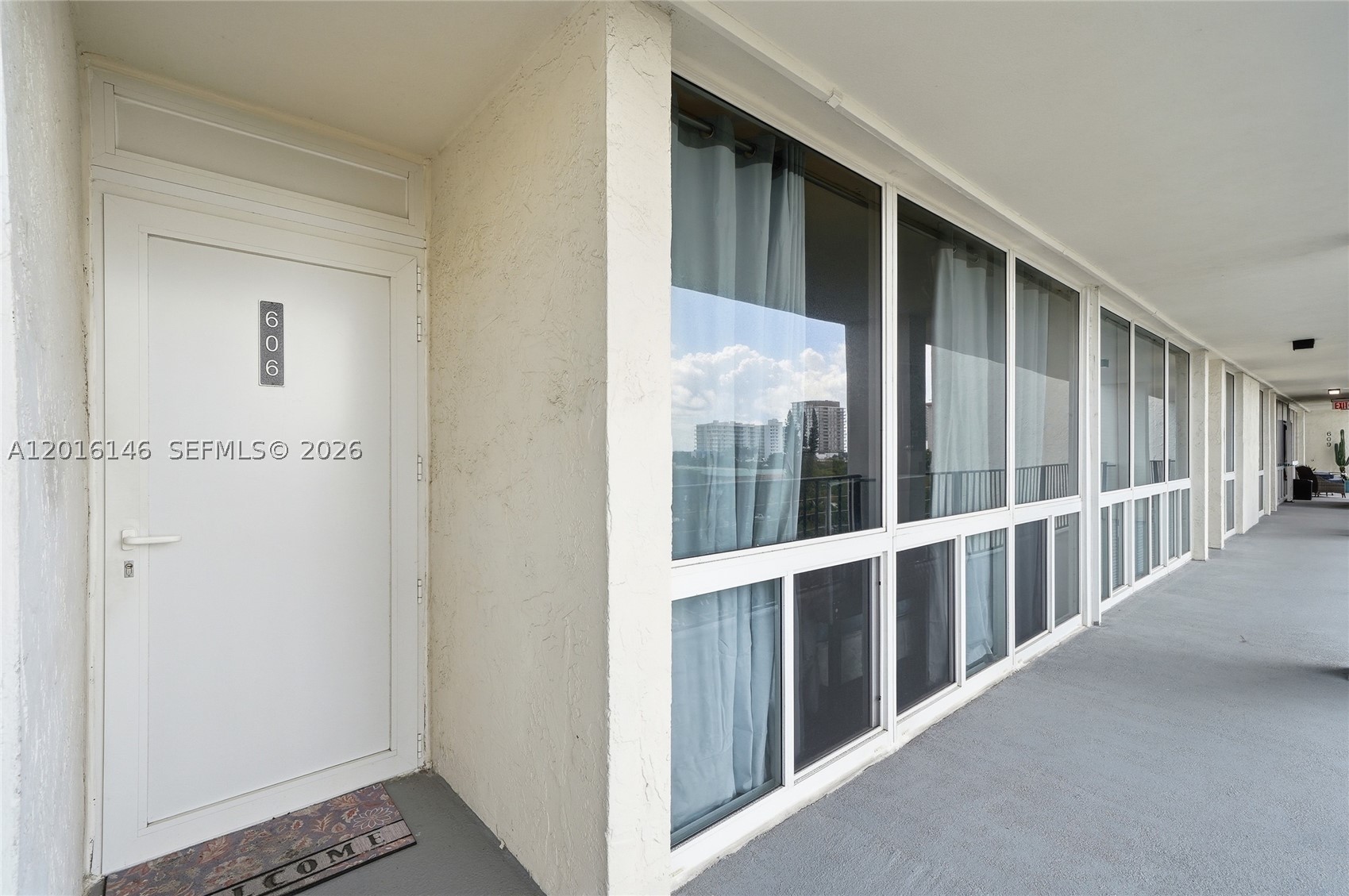 521 N Riverside Dr 606 Property Photo 2