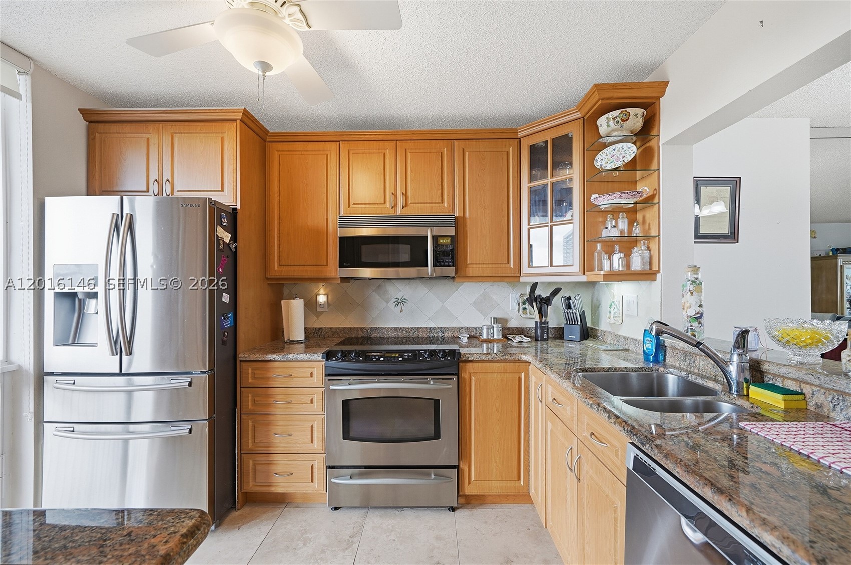 521 N Riverside Dr 606 Property Photo 3