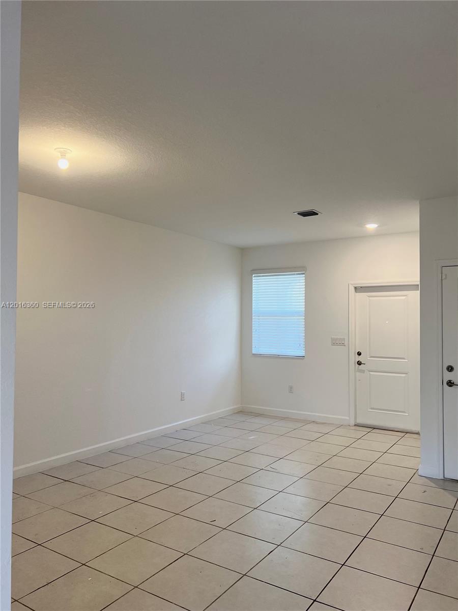 1211 Se 27th Ter Property Photo 3