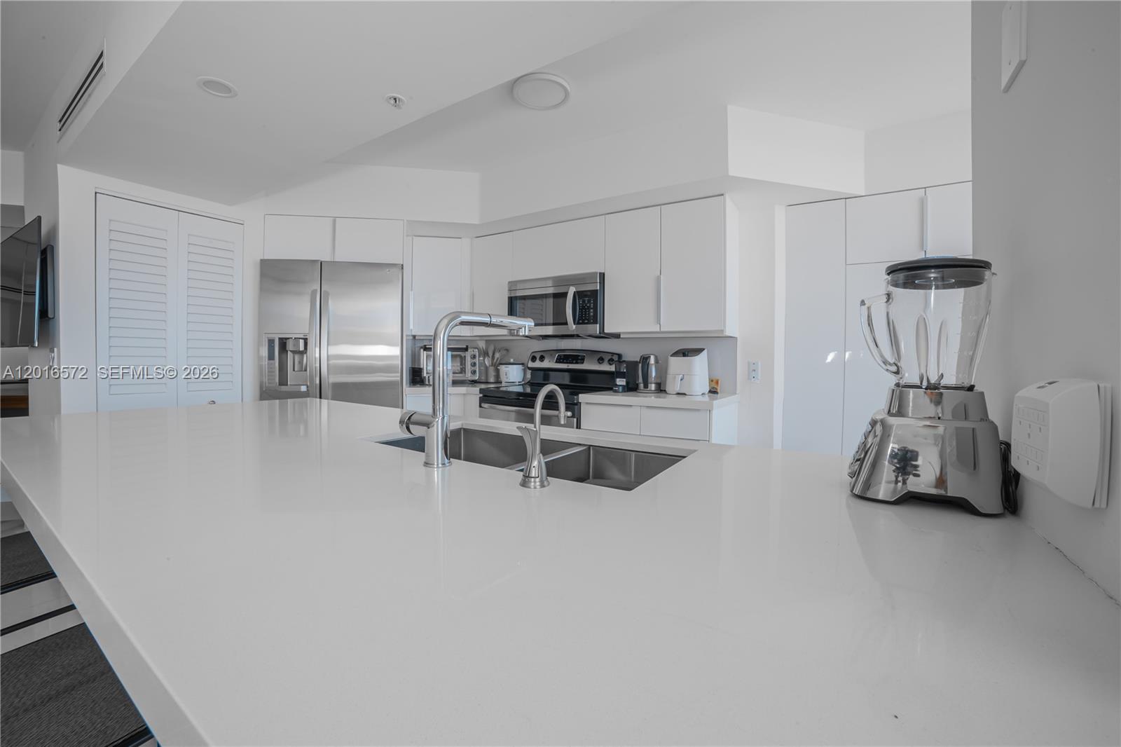 6301 Collins Ave 1102 Property Photo 10