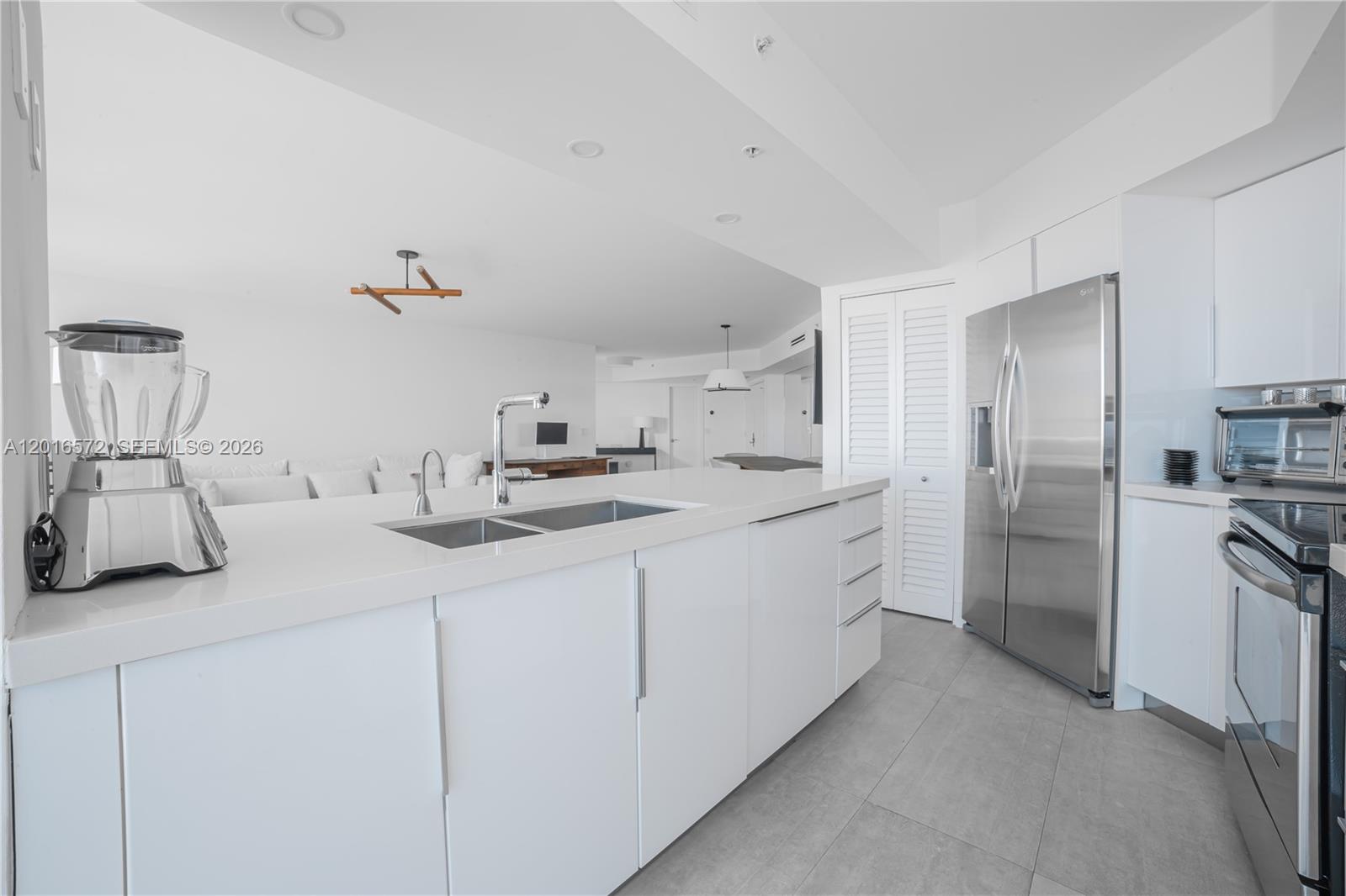 6301 Collins Ave 1102 Property Photo 11