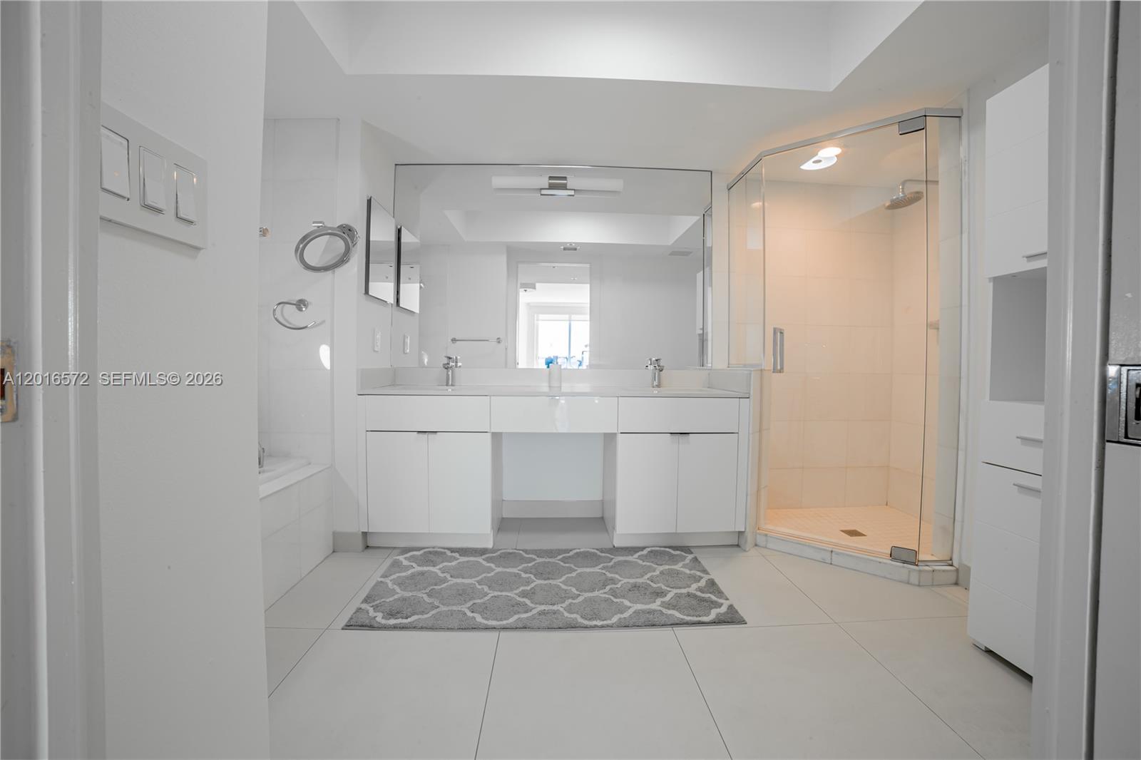 6301 Collins Ave 1102 Property Photo 17