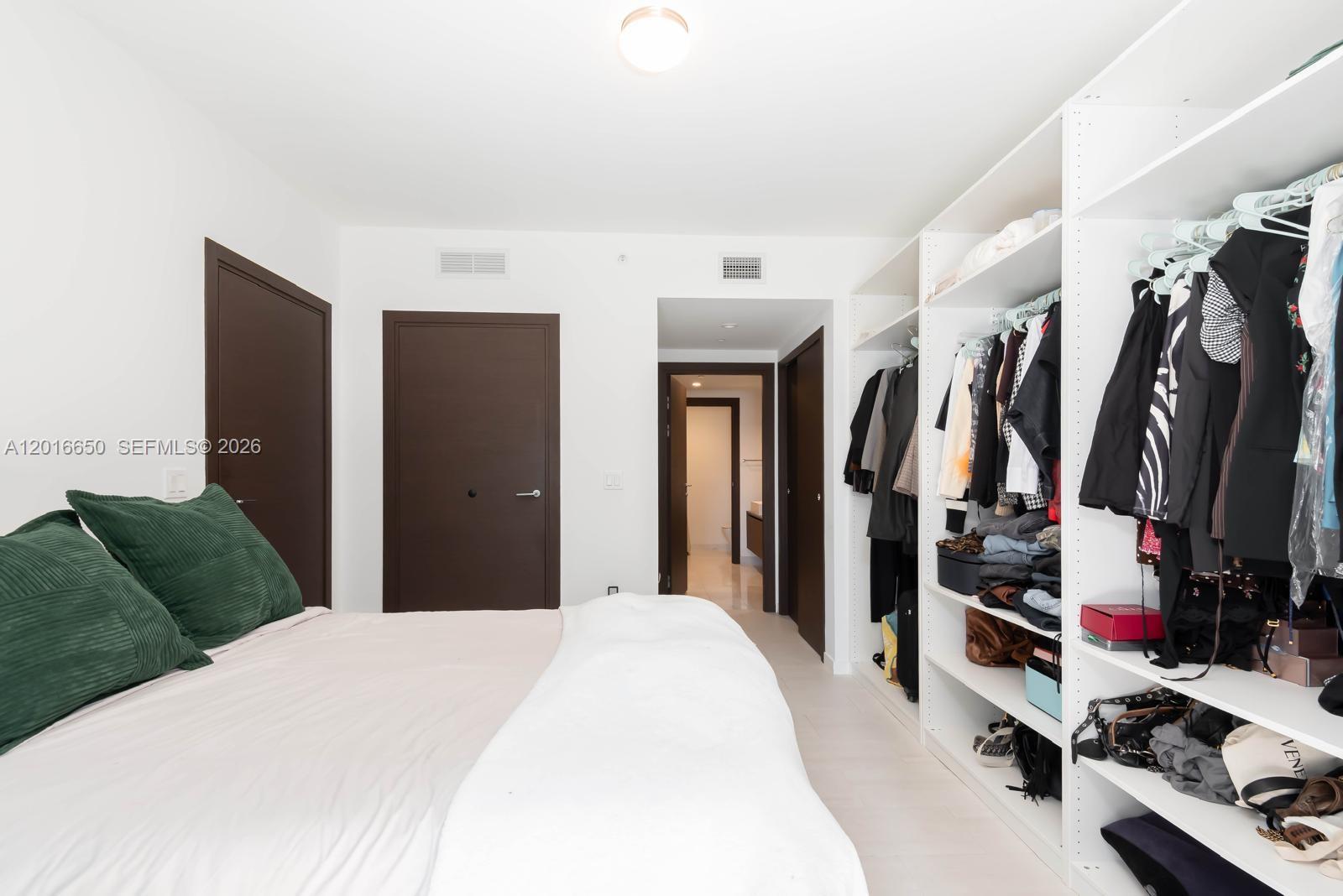 1000 Brickell Plz 2603 Property Photo 15