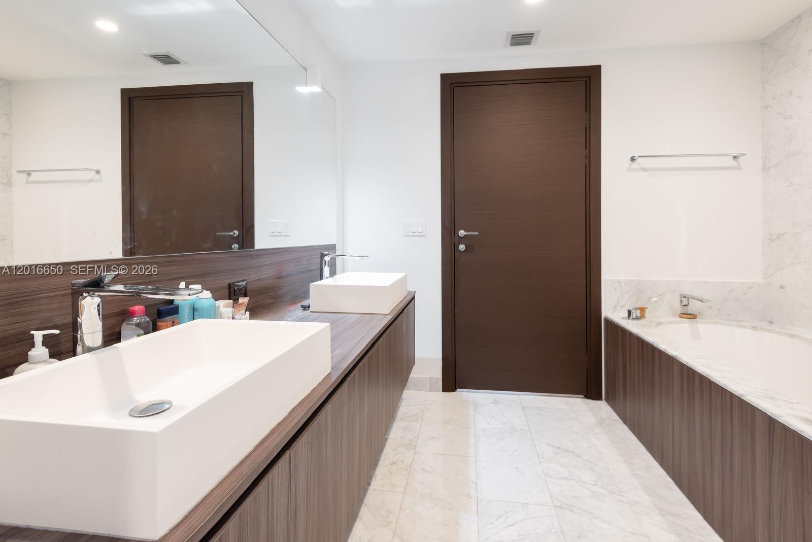 1000 Brickell Plz 2603 Property Photo 17