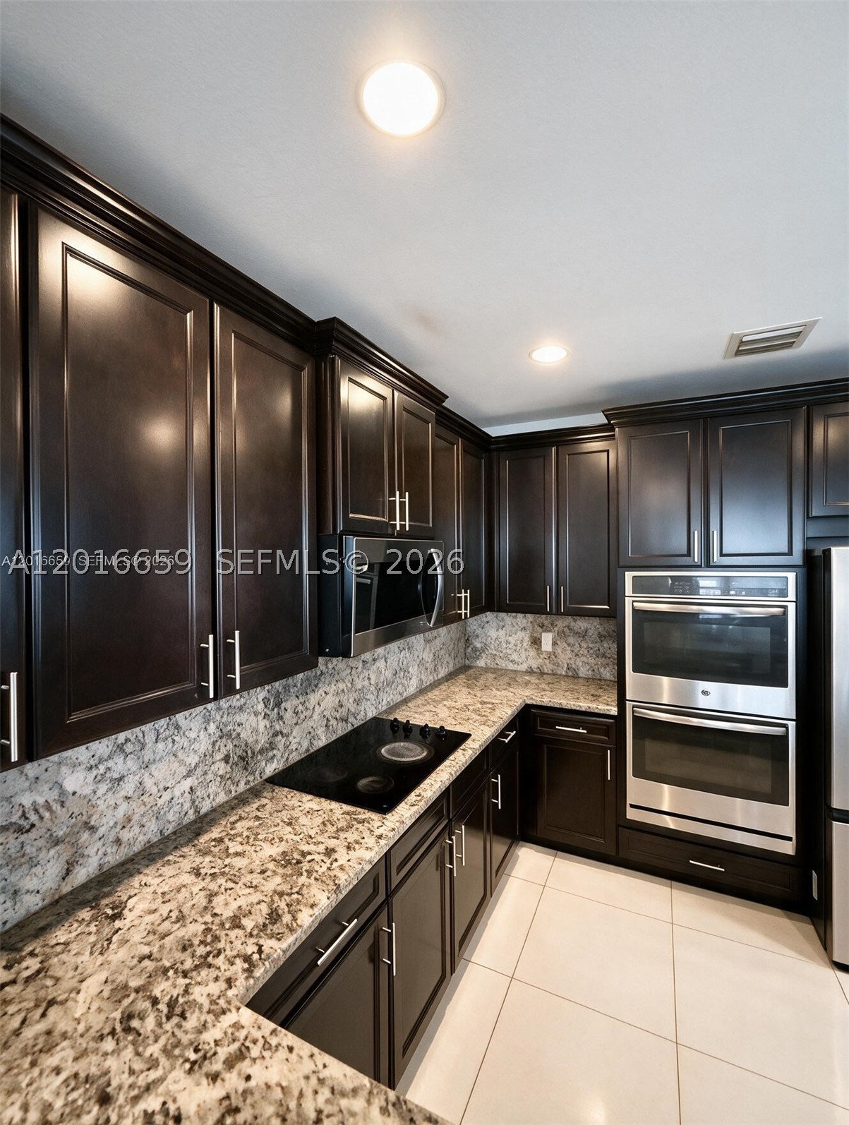 9845 Nw 86th Ter Property Photo 8