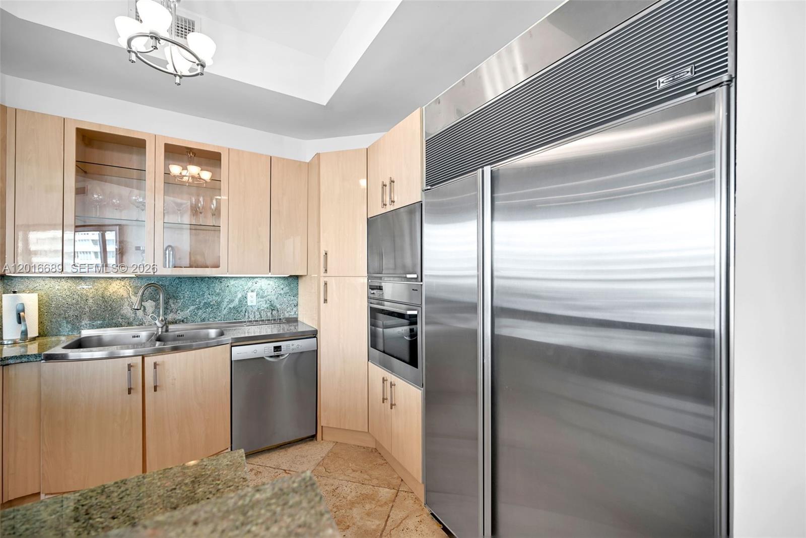 100 S Pointe Dr 801 Property Photo 24