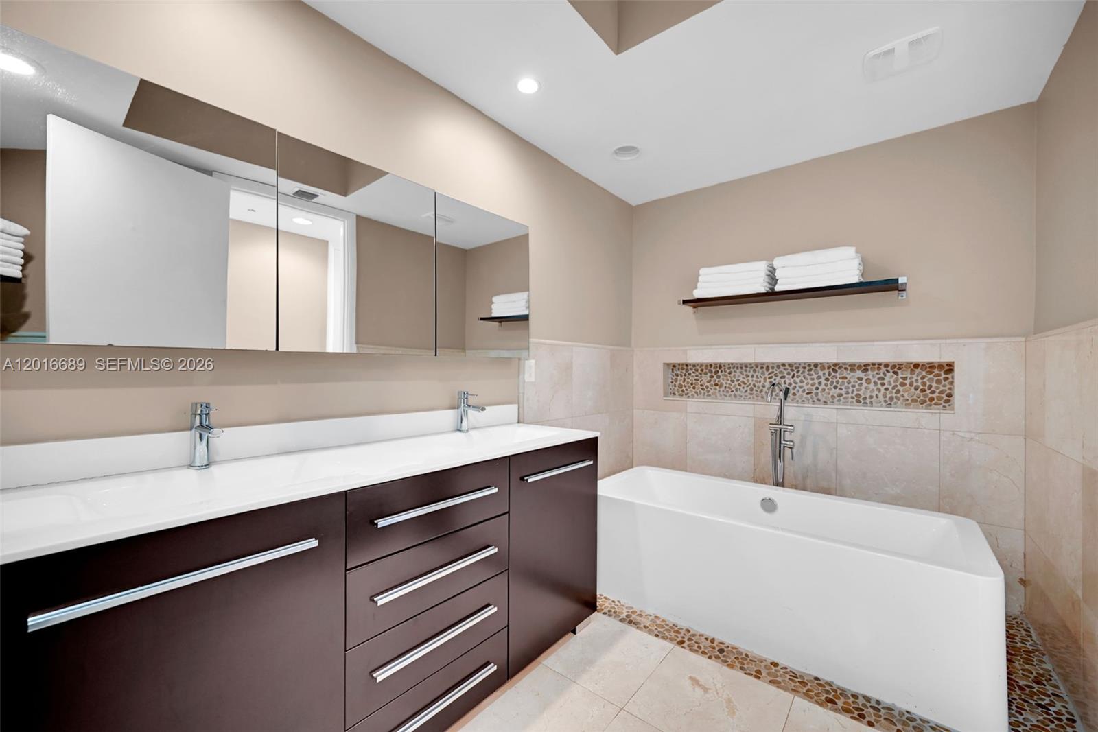 100 S Pointe Dr 801 Property Photo 47