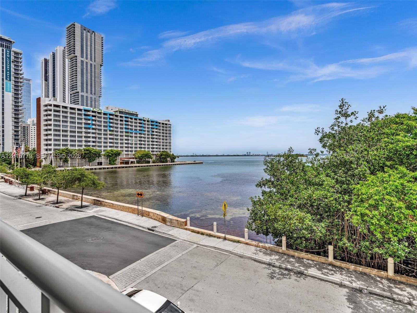 2000 N Bayshore Dr 220 Property Photo 4