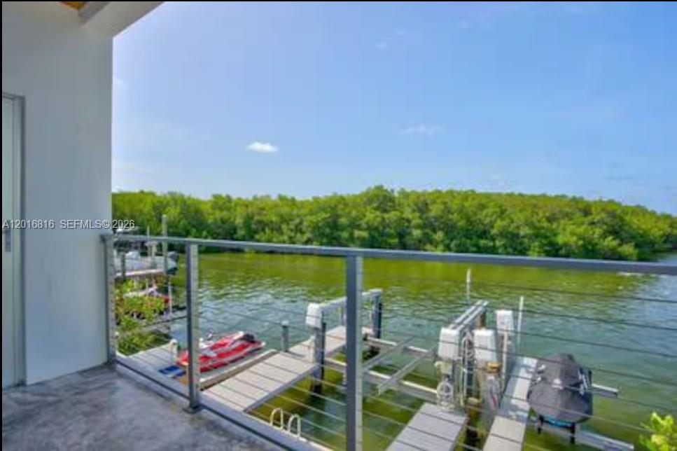 325 Calusa Property Photo 17