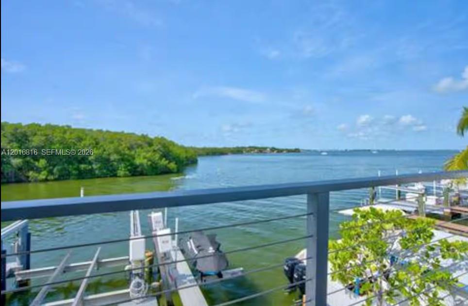 325 Calusa Property Photo 18