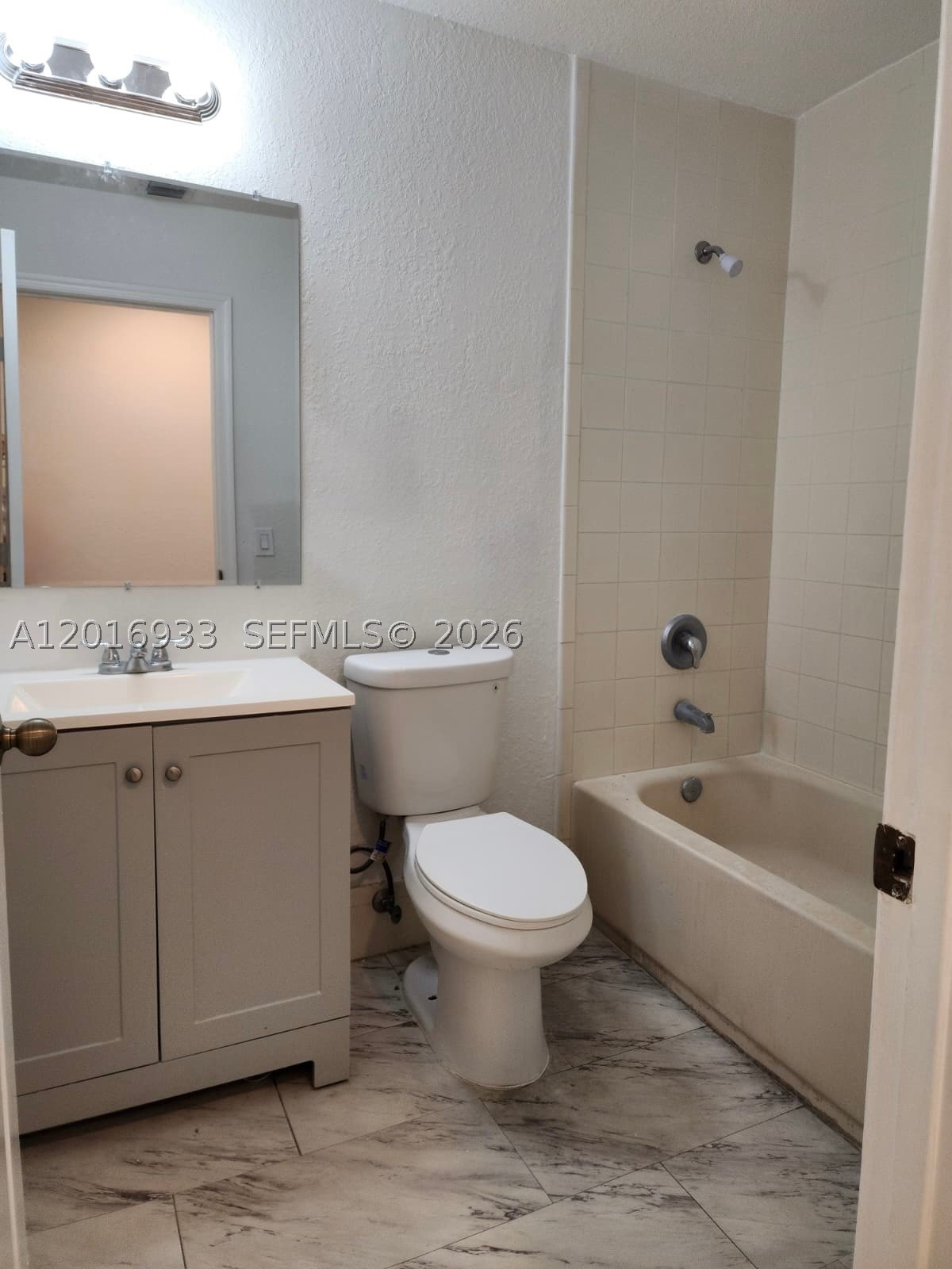 A12016933 Property Photo 23