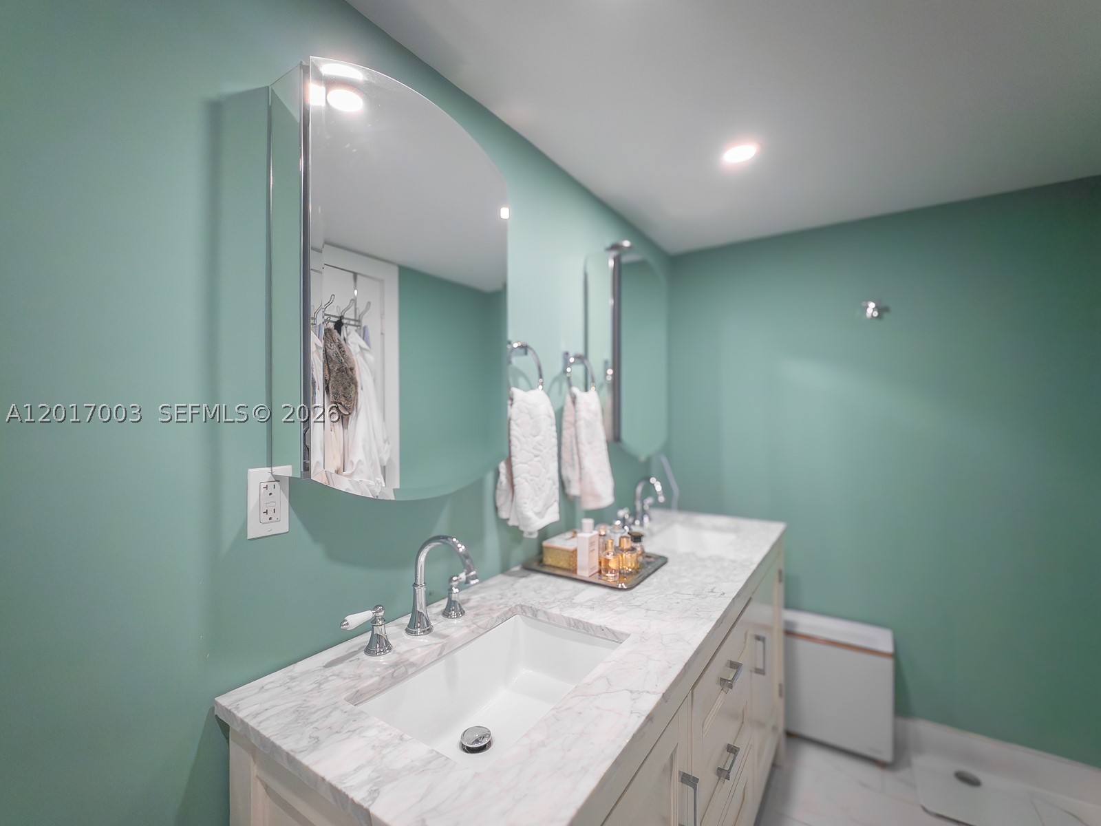 90 Edgewater Dr 114 Property Photo 10