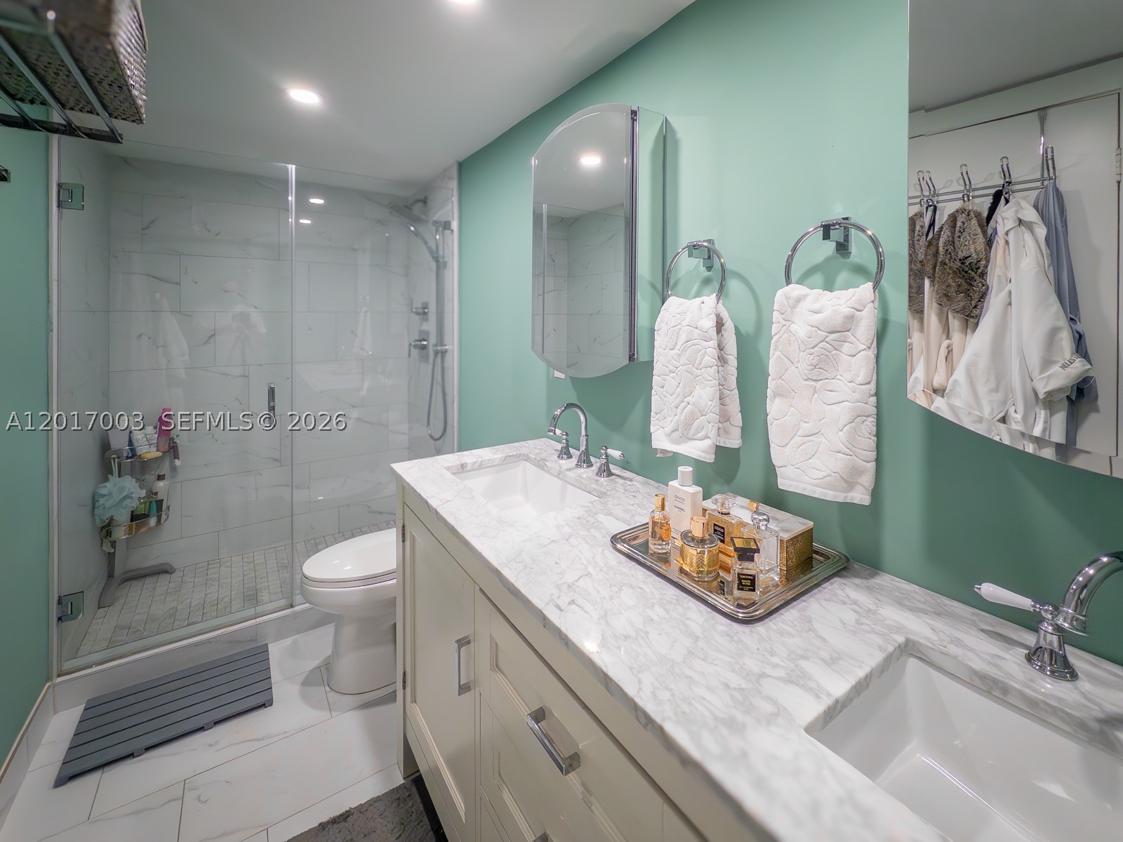 90 Edgewater Dr 114 Property Photo 11