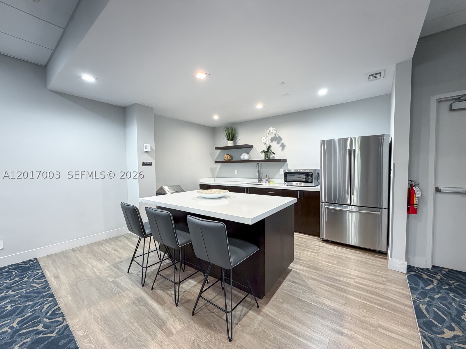 90 Edgewater Dr 114 Property Photo 25