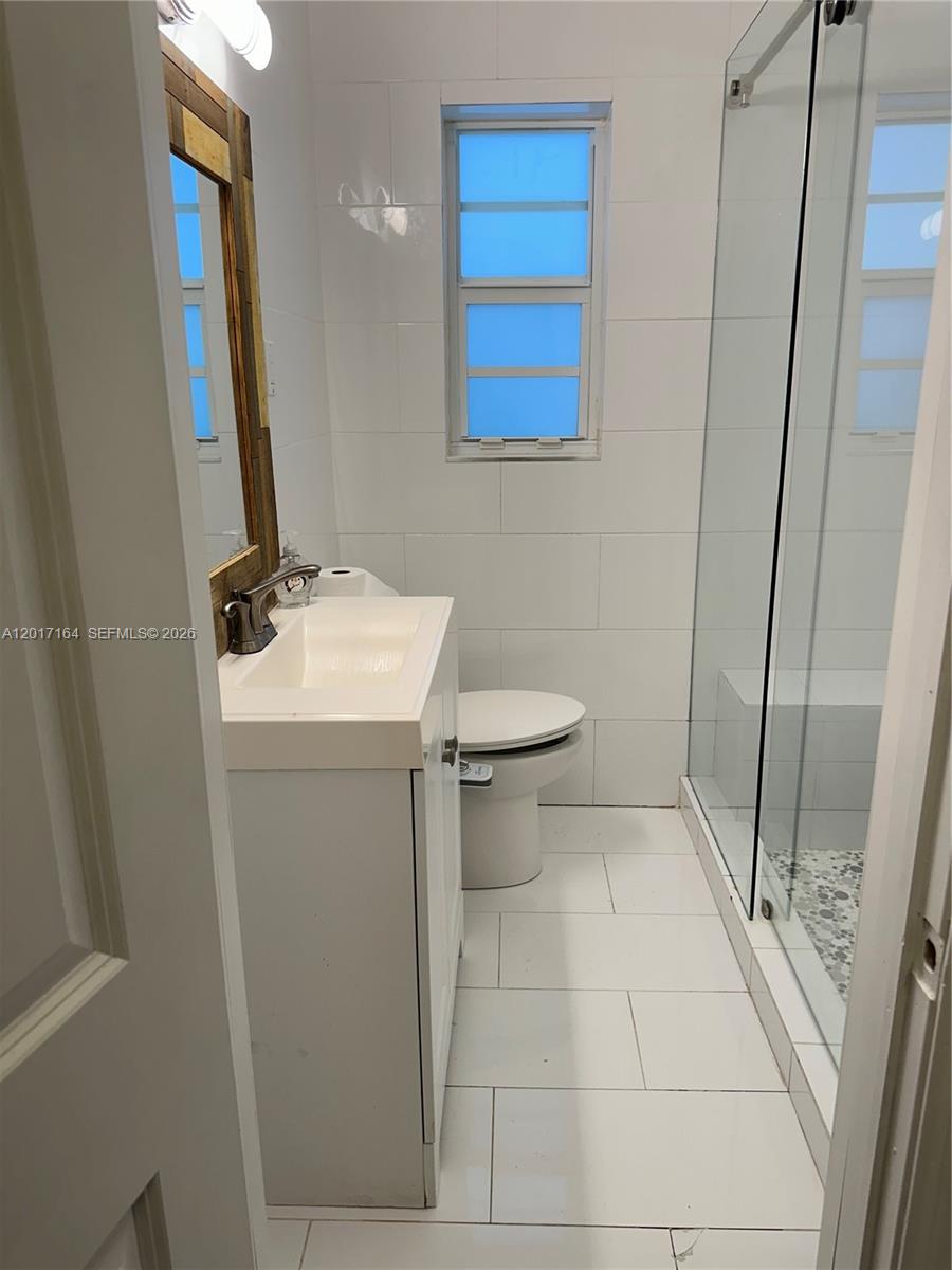 8401 Crespi Blvd 3 Property Photo 9