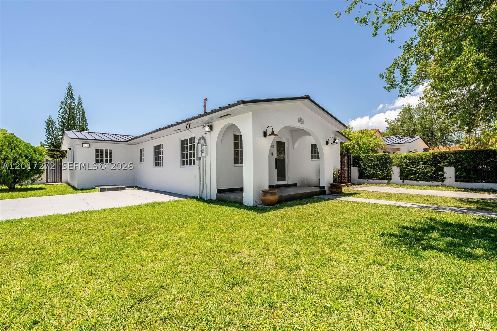 1900 Sw 24th St Property Photo 1