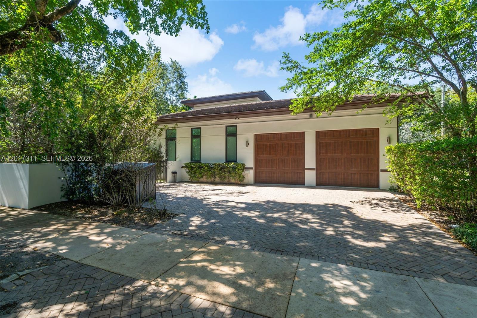 1010 Genoa St Property Photo 6