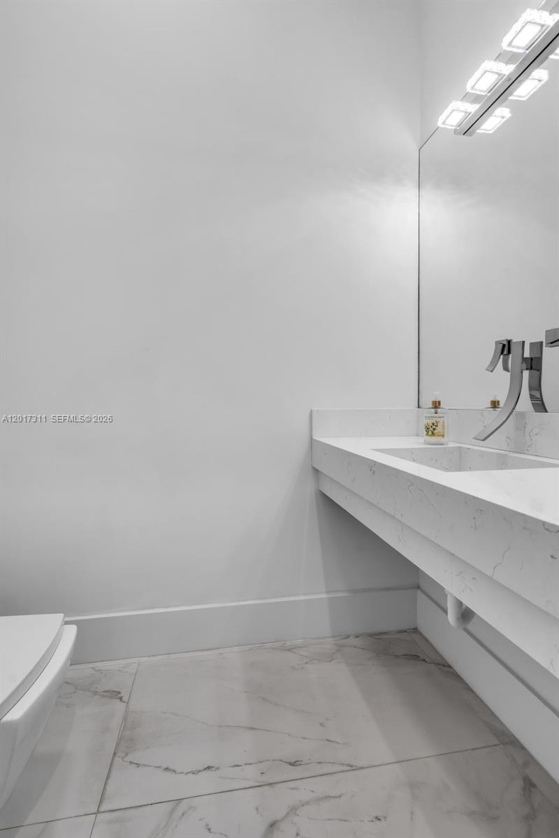 1010 Genoa St Property Photo 26