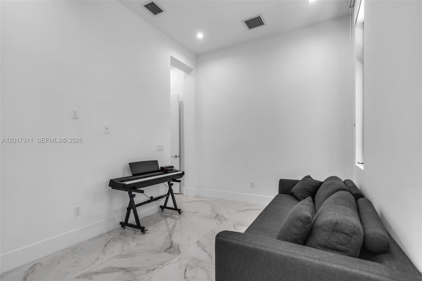 1010 Genoa St Property Photo 31