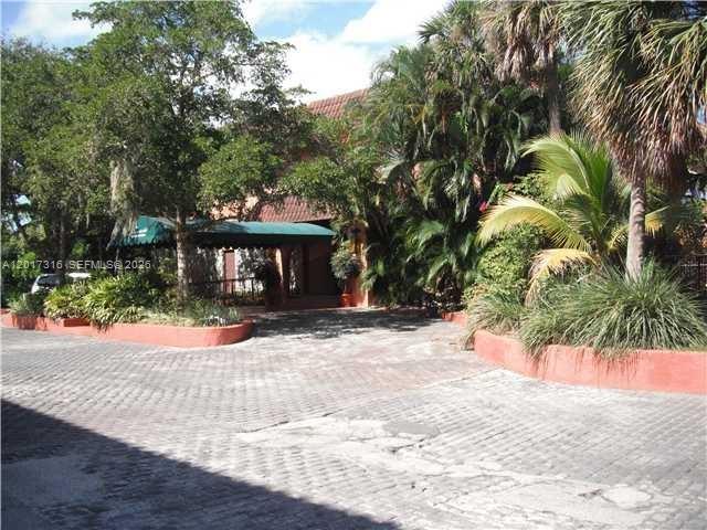 660 Tennis Club Dr 101 Property Photo 2