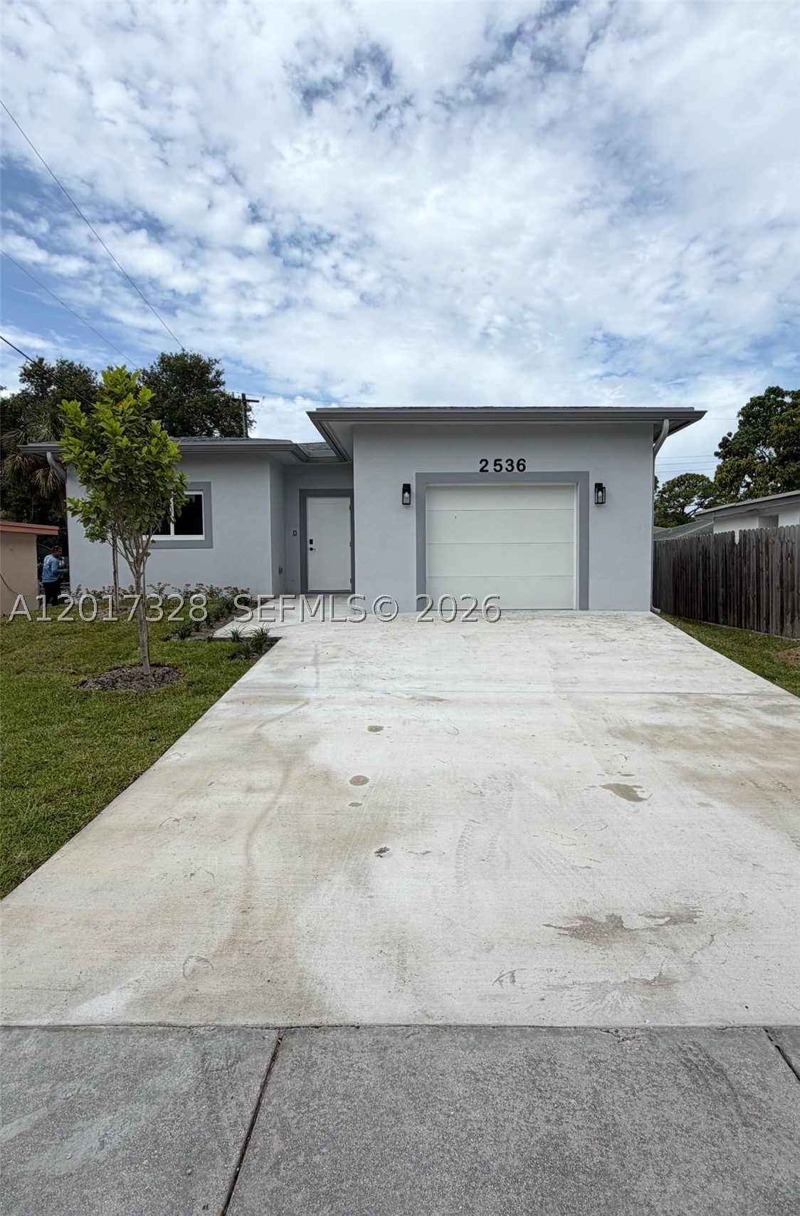 2536 NW 9th Ct Property Photo 1