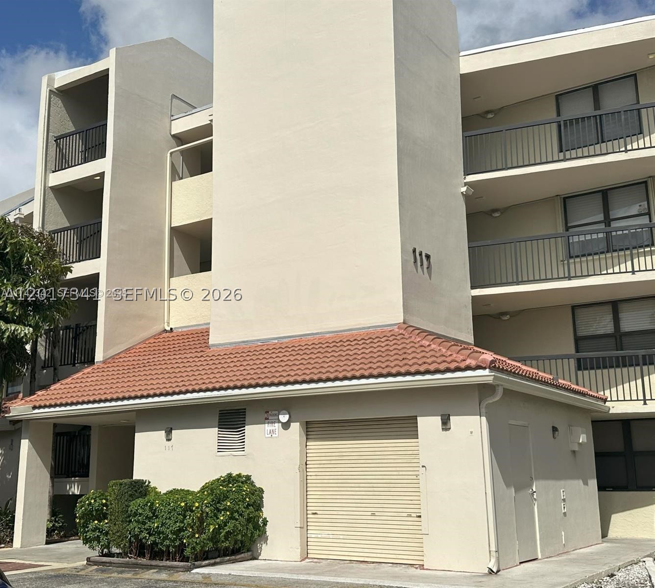 117 Lake Emerald Dr 308 Property Photo 1