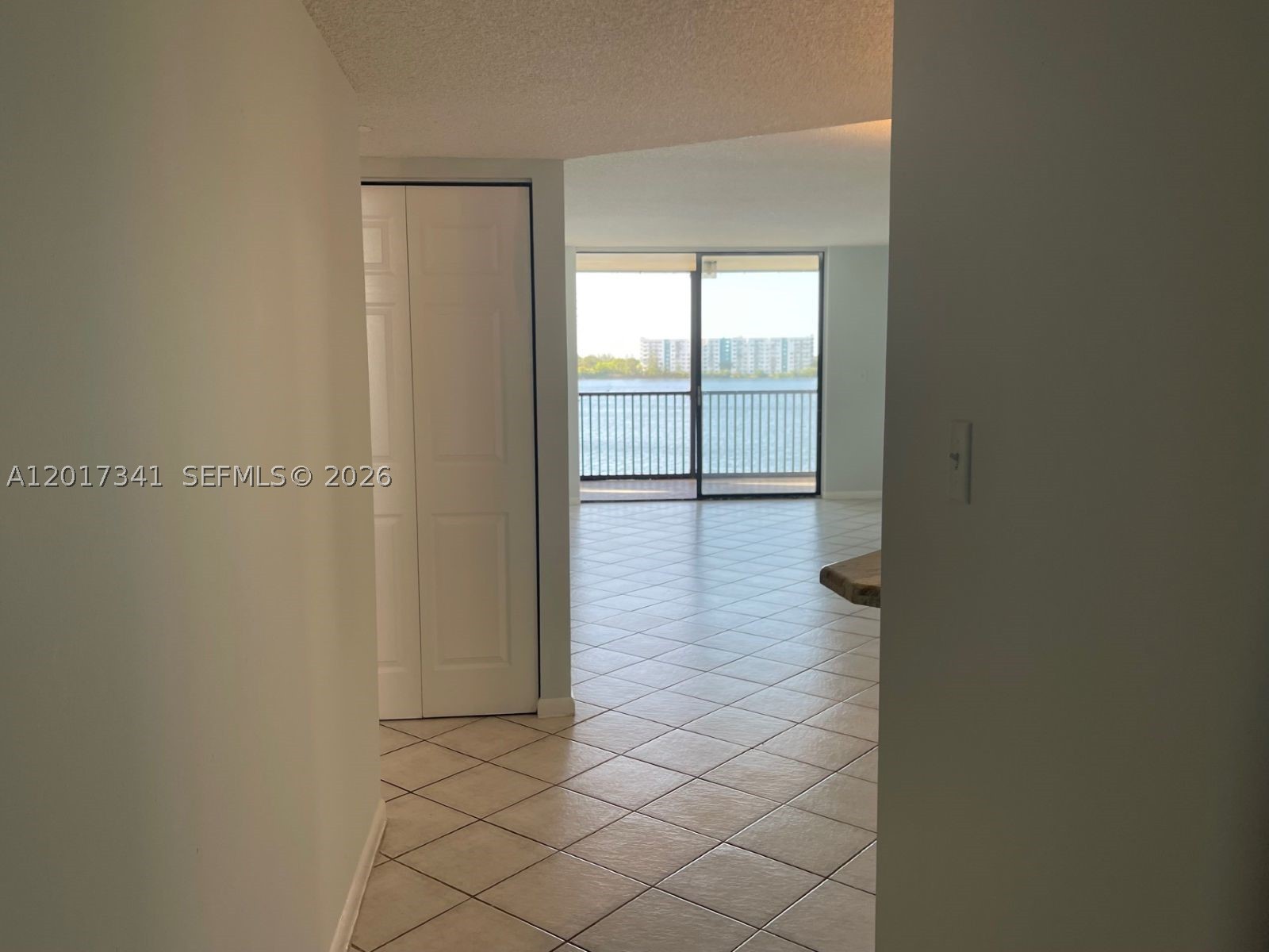 117 Lake Emerald Dr 308 Property Photo 3