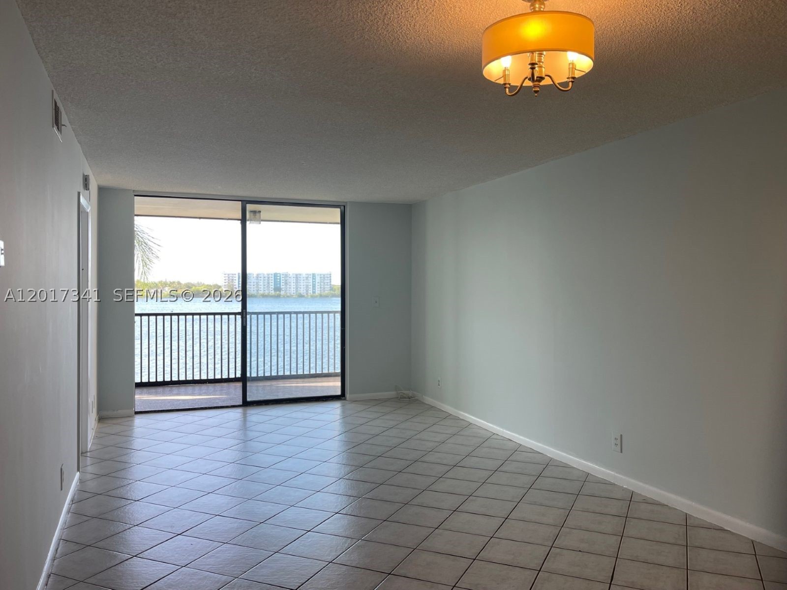 117 Lake Emerald Dr 308 Property Photo 4