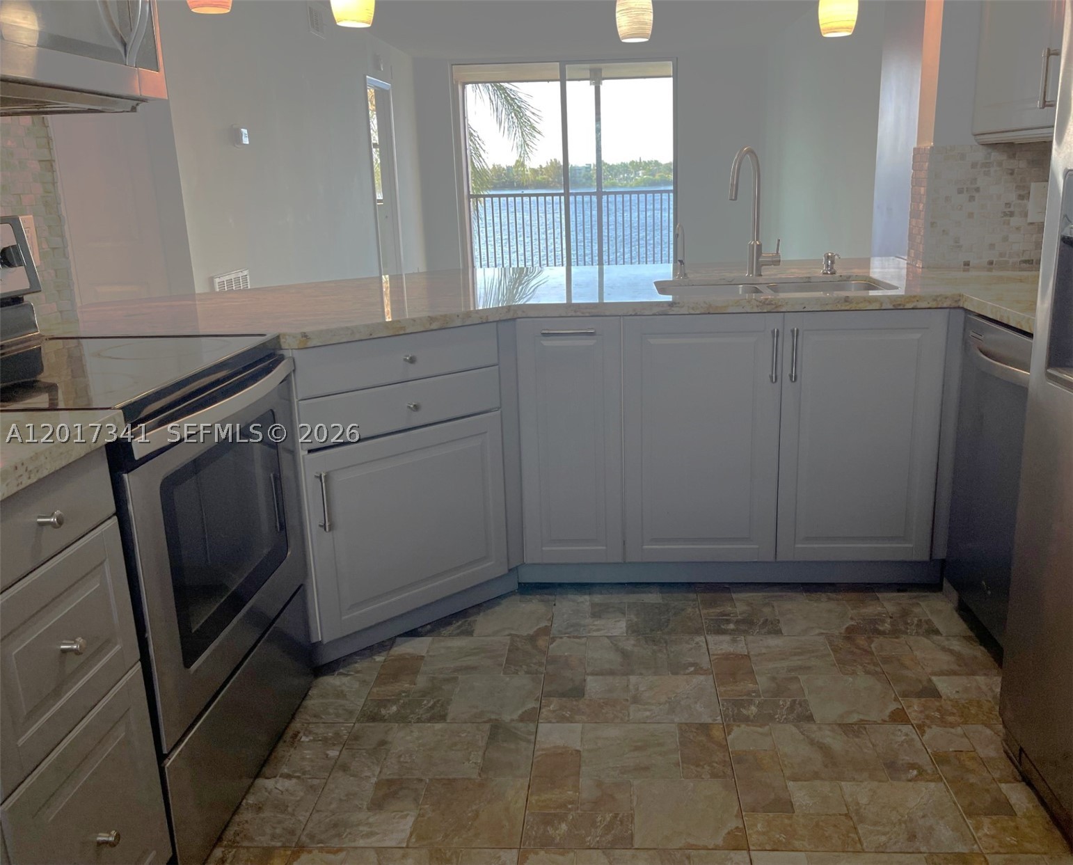 117 Lake Emerald Dr 308 Property Photo 6