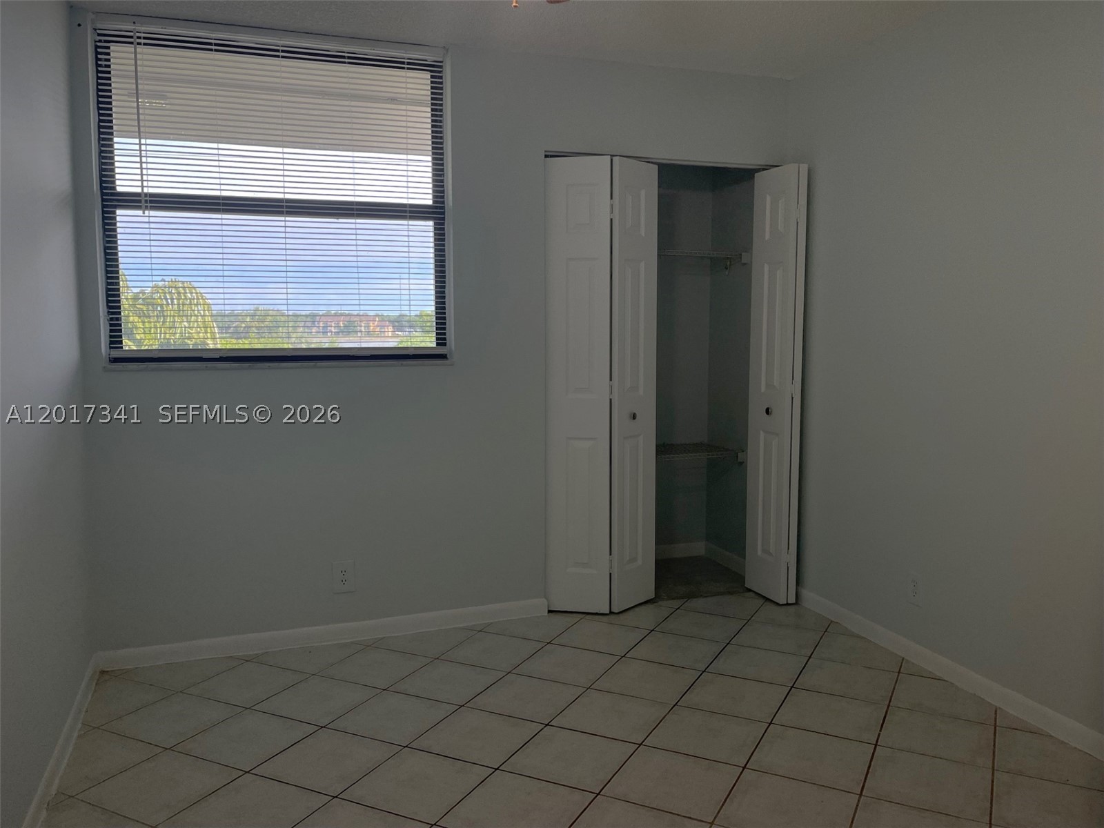 117 Lake Emerald Dr 308 Property Photo 16