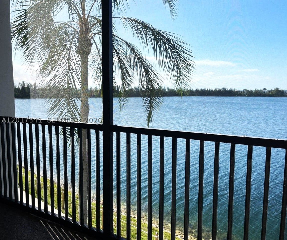 117 Lake Emerald Dr 308 Property Photo 18