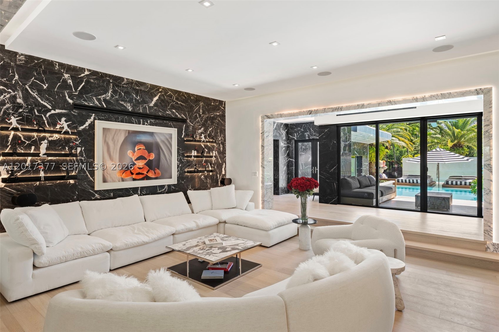 5750 La Gorce Dr Property Photo 4