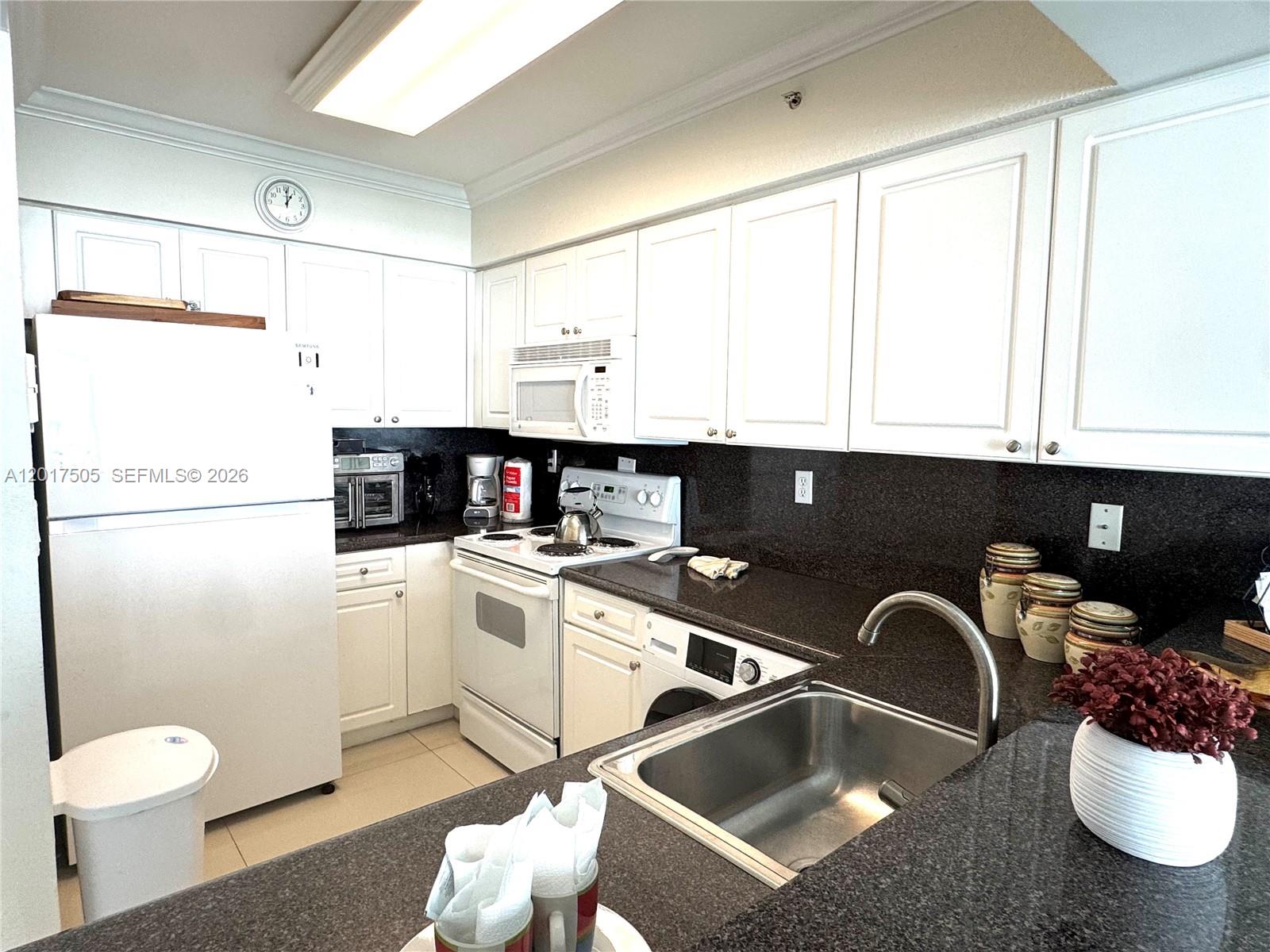 2501 S Ocean Dr Ph4 Property Photo 10