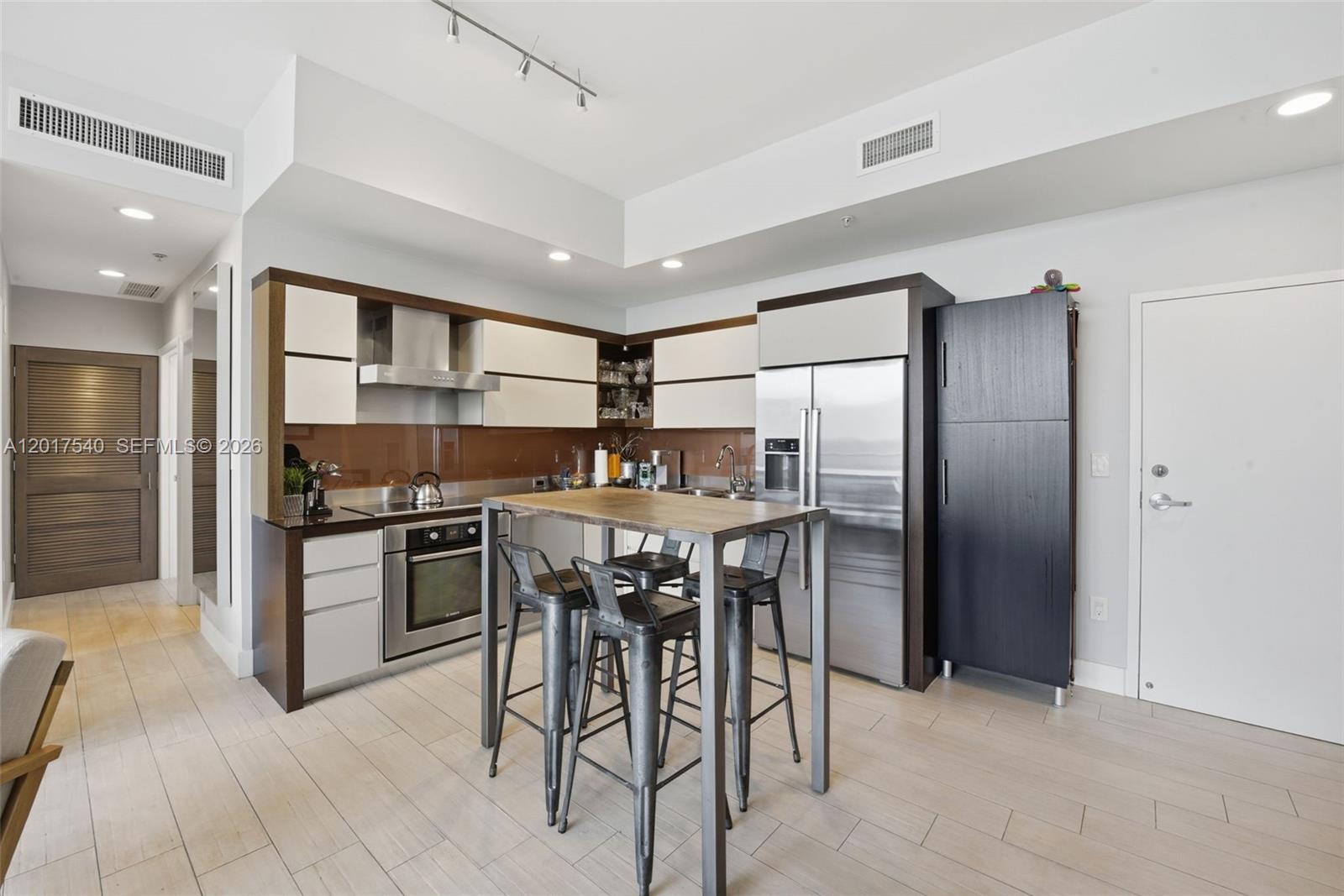 2100 Park Ave 302 Property Photo 4
