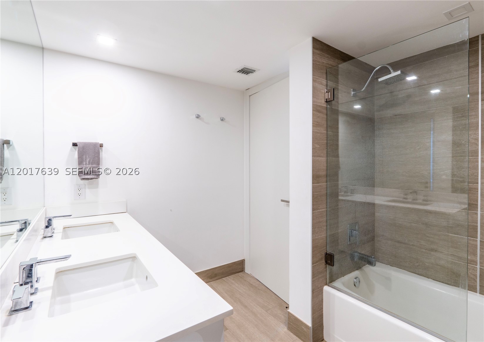 2475 Brickell Ave 903 Property Photo 13