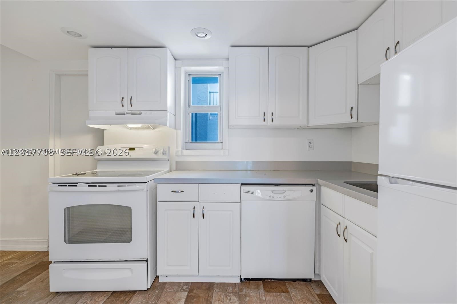 1674 Bay Rd 302 Property Photo 8
