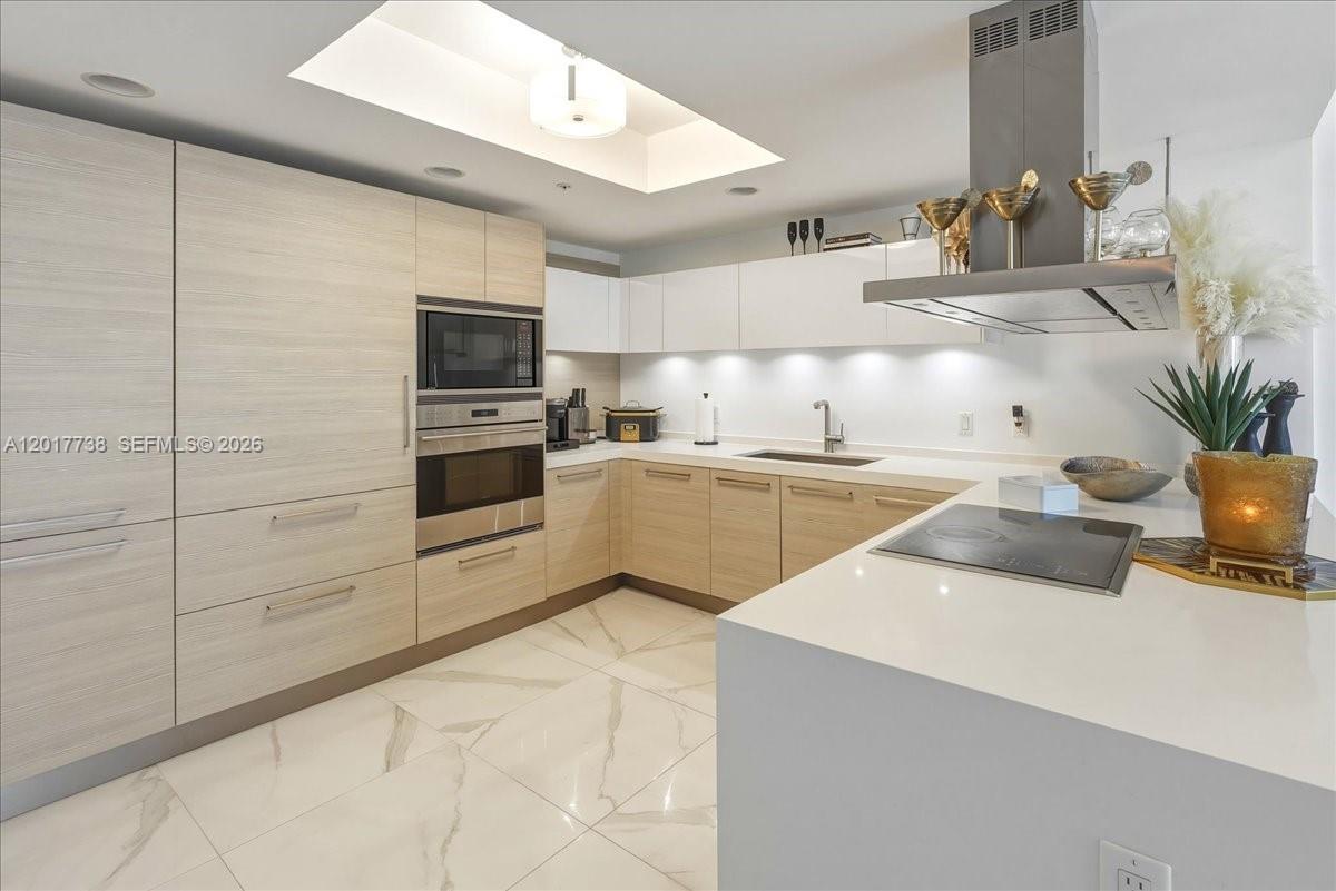 17301 Biscayne Blvd 605 Property Photo 3