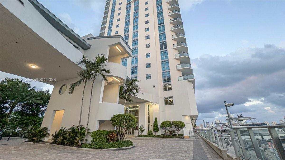 17301 Biscayne Blvd 605 Property Photo 24