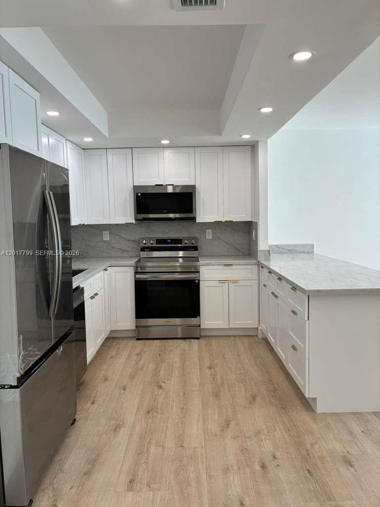 19390 Collins Ave 520 Property Photo 4