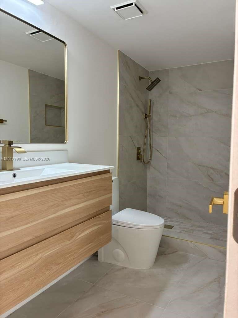 19390 Collins Ave 520 Property Photo 5
