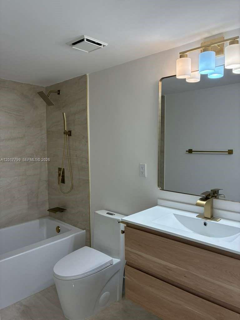 19390 Collins Ave 520 Property Photo 6