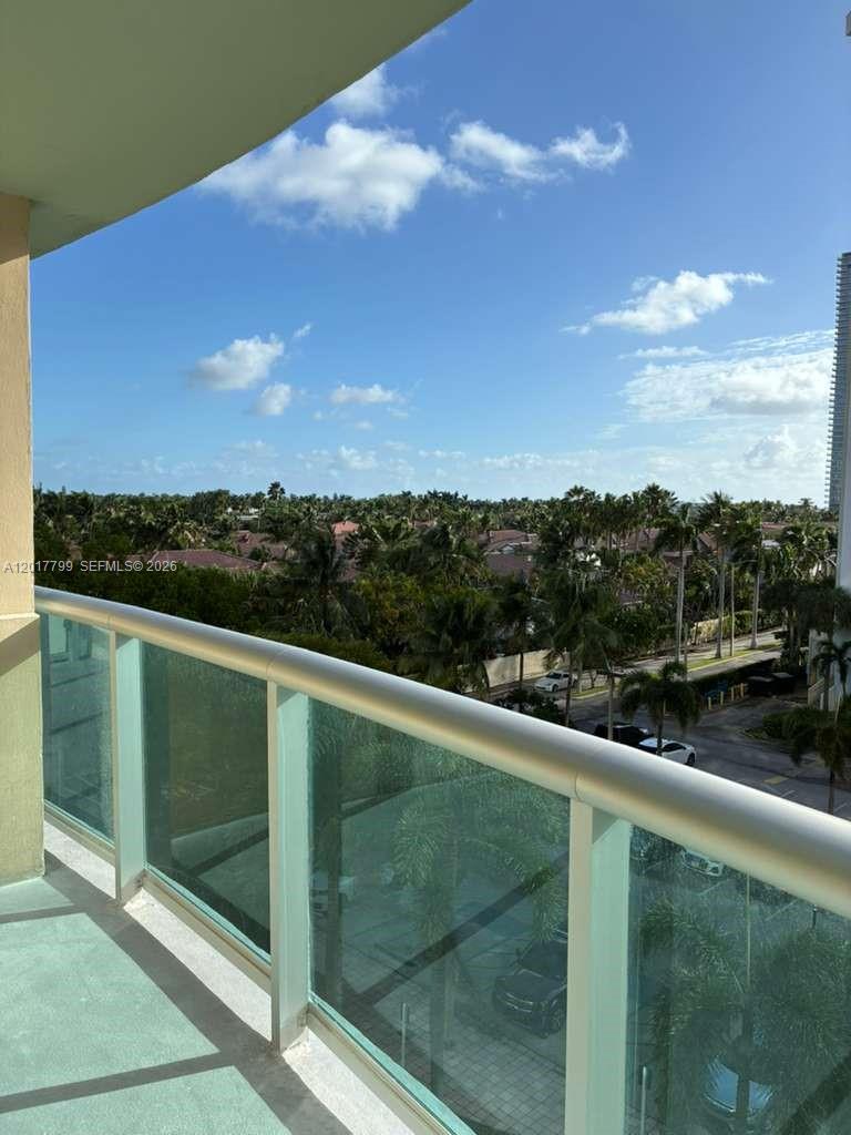 19390 Collins Ave 520 Property Photo 10